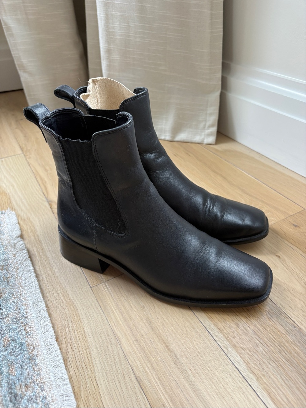 Sam Edelman Chelsea Square Toe Boots SZ 7.5 Black